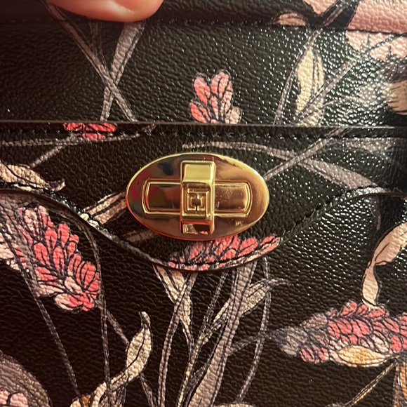 Liz Claiborne - Picture 2 of 5